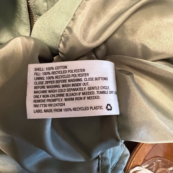 Universal Threads winter jacket in sage green. Woman's size large. High side - Picture 6 of 6